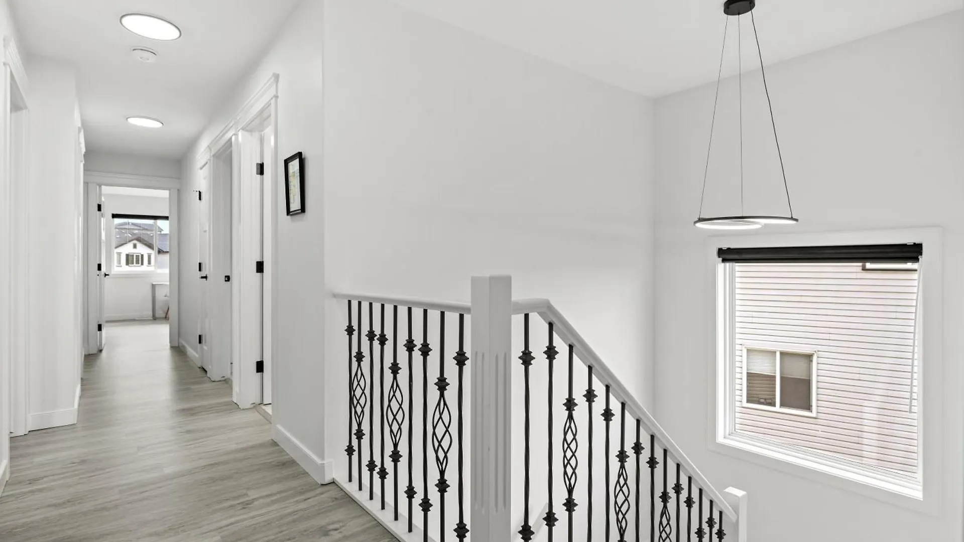 Luxury Lakeview Home - 2500Sqft Of Private Space With 5 Beds, 4 Bath, 2 Living Rooms, Kitchen, Ac, Jacuzzi, 10 Guests Max, Basement Not Included, 18-Min To Airport, 20-Min To Downtown, 80-Min To Banff YYC