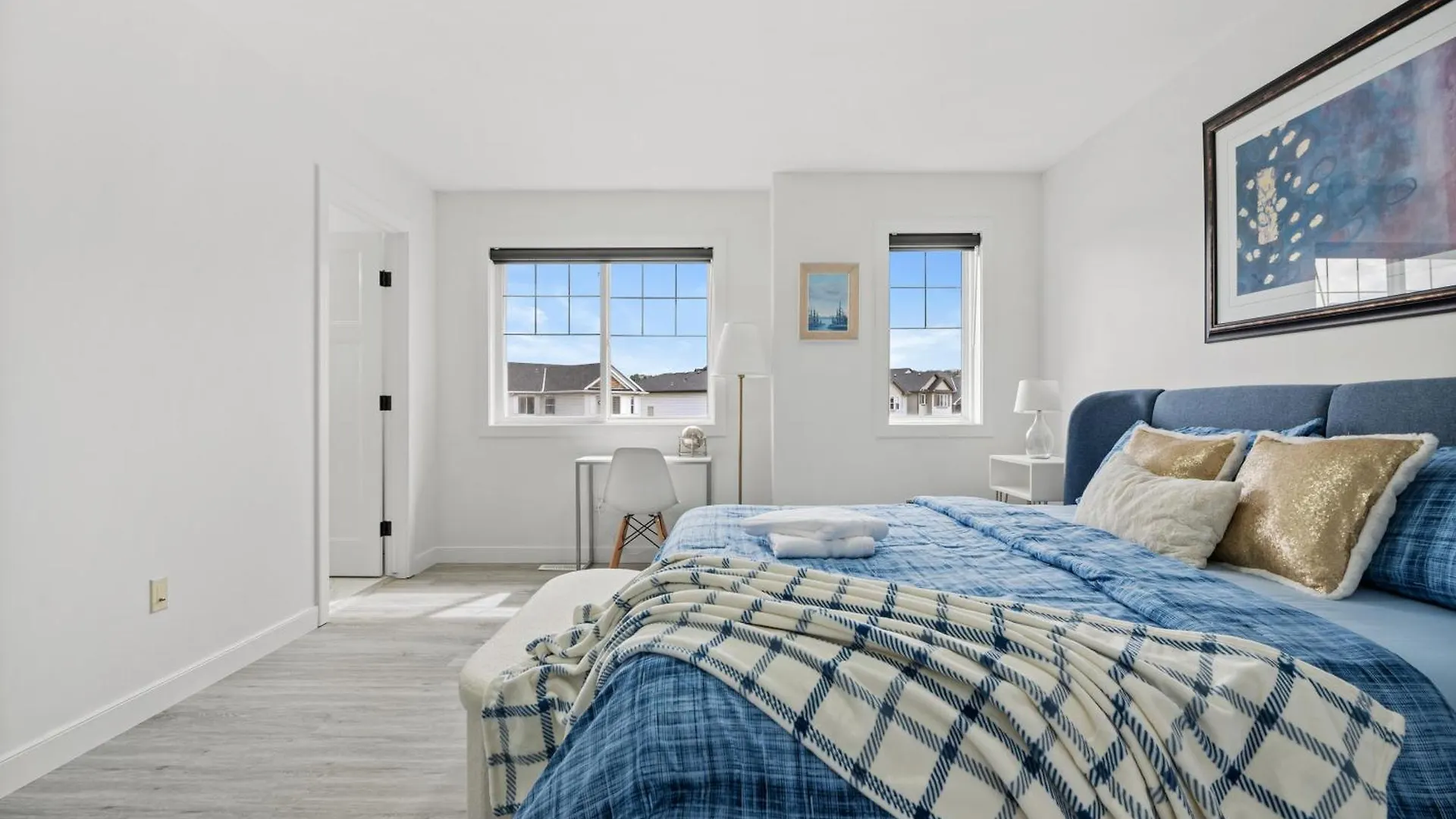 Сasa de vacaciones Luxury Lakeview Home - 2500Sqft Of Private Space With 5 Beds, 4 Bath, 2 Living Rooms, Kitchen, Ac, Jacuzzi, 10 Guests Max, Basement Not Included, 18-Min To Airport, 20-Min To Downtown, 80-Min To Banff YYC