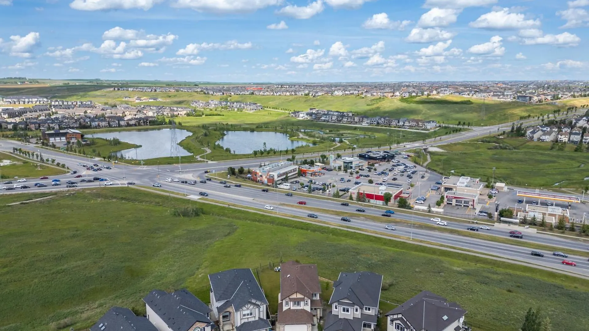 Luxury Lakeview Home - 2500Sqft Of Private Space With 5 Beds, 4 Bath, 2 Living Rooms, Kitchen, Ac, Jacuzzi, 10 Guests Max, Basement Not Included, 18-Min To Airport, 20-Min To Downtown, 80-Min To Banff YYC 0*,  Canada